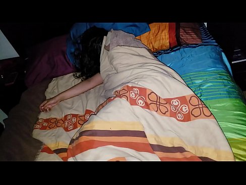 ❤️ Anak tiri memarahi ibu tirinya yang masih muda saat dia tidur. ❤ Super porno di porno id.pornokey.ru ️❤